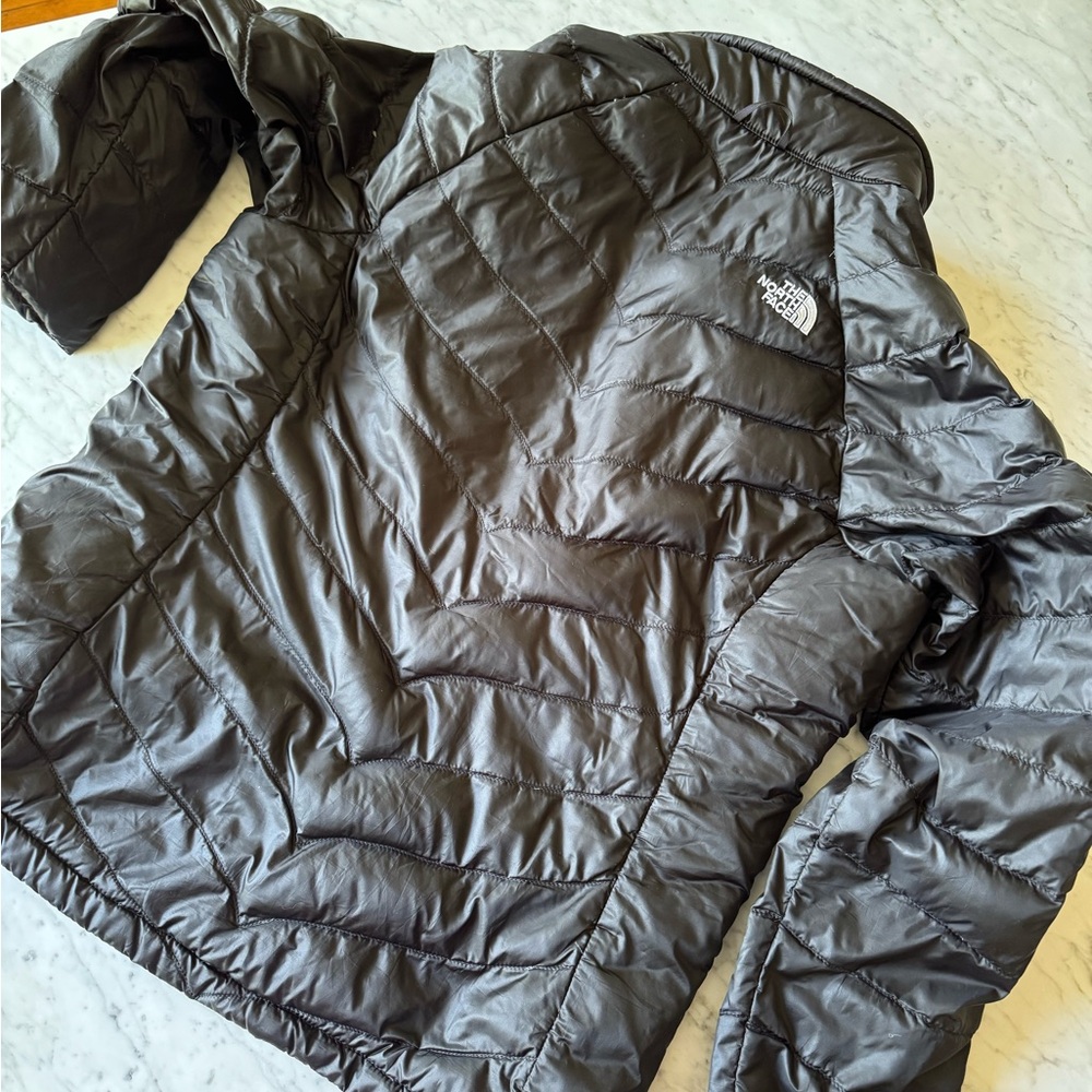 North Face Women's 550 Puffer Jacket - Picture 7 of 8